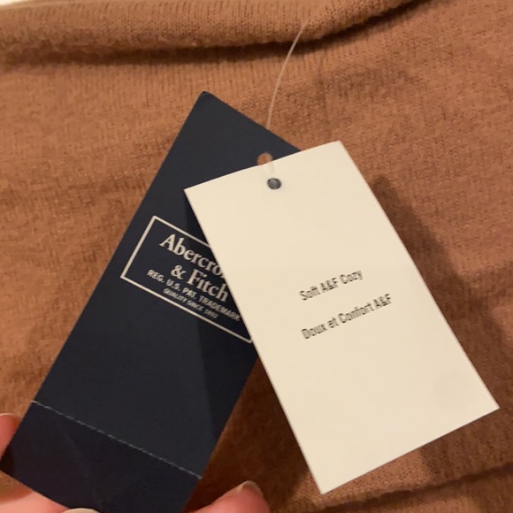 Abercrombie Cozy Off-The-Shoulder Top light brown - Picture 5 of 6